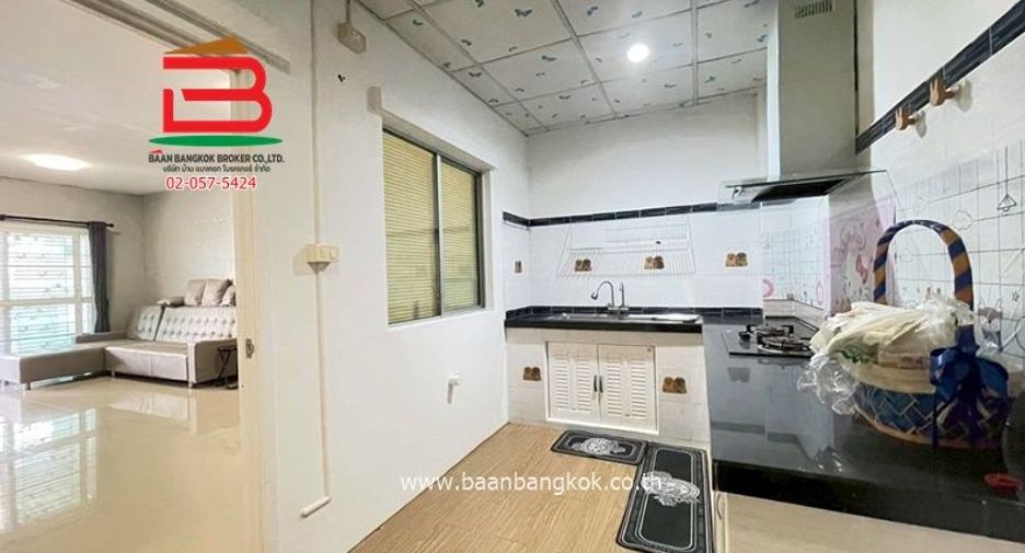Casa adosada en venta de 3 habitaciones en Khlong Luang, Pathum Thani