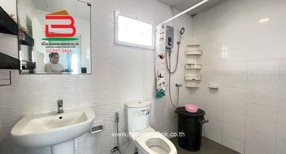 Casa adosada en venta de 3 habitaciones en Khlong Luang, Pathum Thani