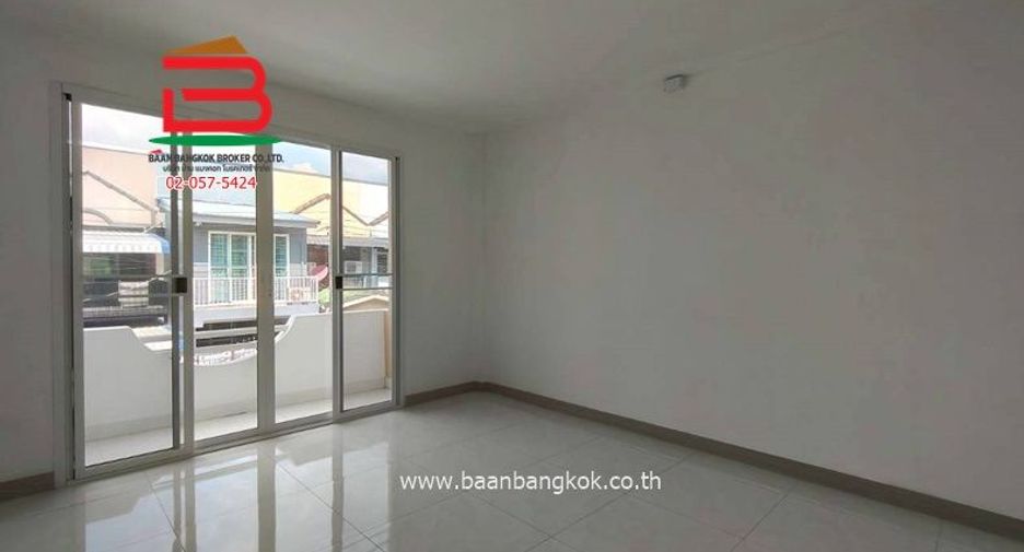 For rent 2 bedrooms townhouse in Bang Khen, Bangkok