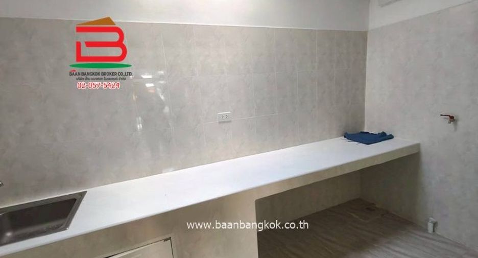 For rent 2 bedrooms townhouse in Bang Khen, Bangkok