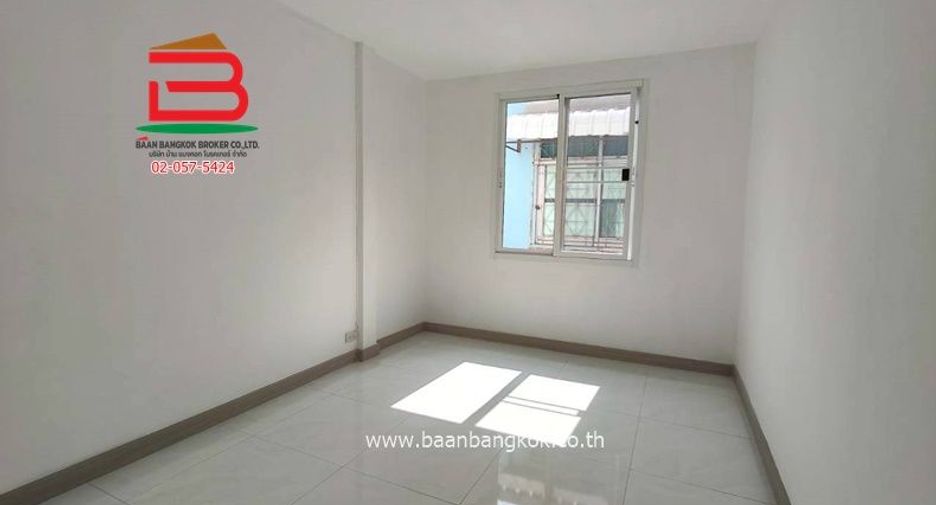 For rent 2 bedrooms townhouse in Bang Khen, Bangkok