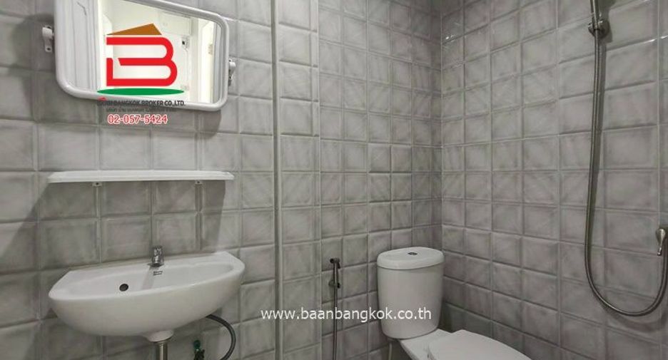 For rent 2 bedrooms townhouse in Bang Khen, Bangkok