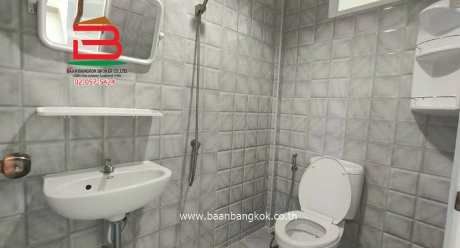 For rent 2 bedrooms townhouse in Bang Khen, Bangkok