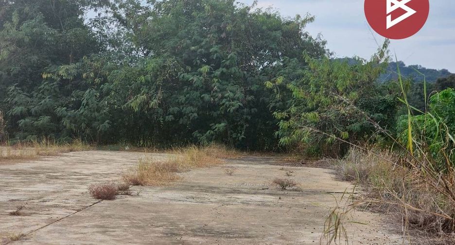 Terreno en venta en Khanu Woralaksaburi, Kamphaeng Phet