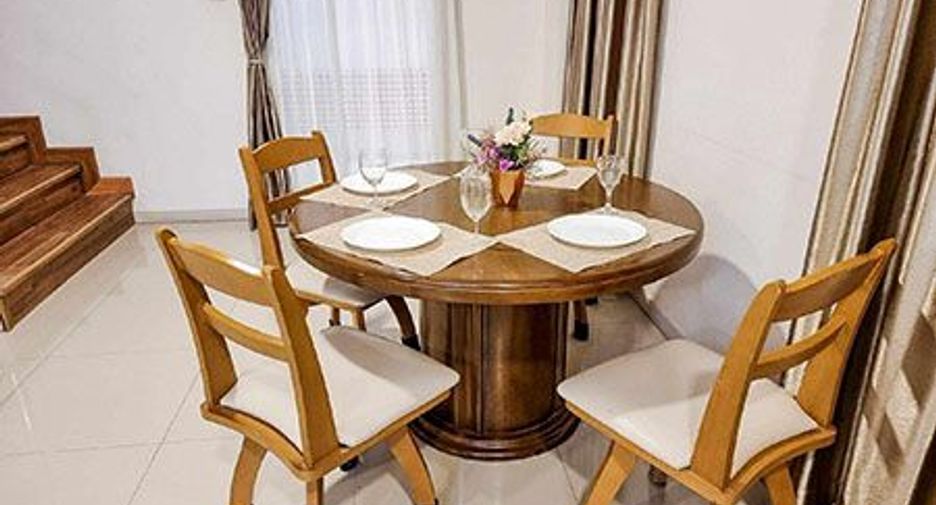 For sale 2 bedrooms townhouse in Mueang Chiang Mai, Chiang Mai