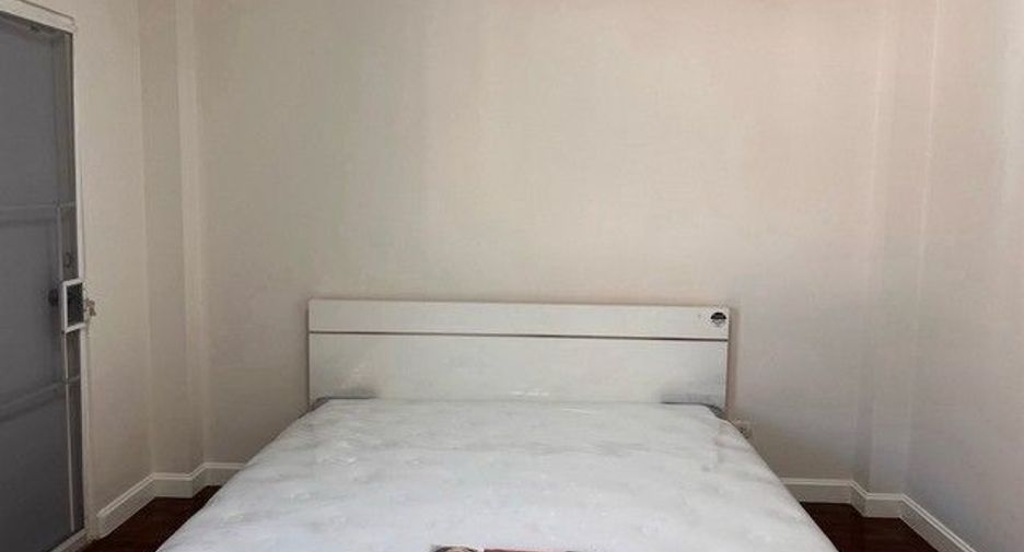 For rent 5 ベッドルーム house in Bang Khun Thian, Bangkok