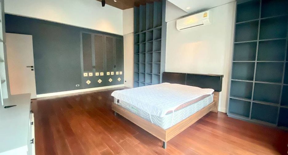 Casa adosada en alquiler de 4 habitaciones en Watthana, Bangkok