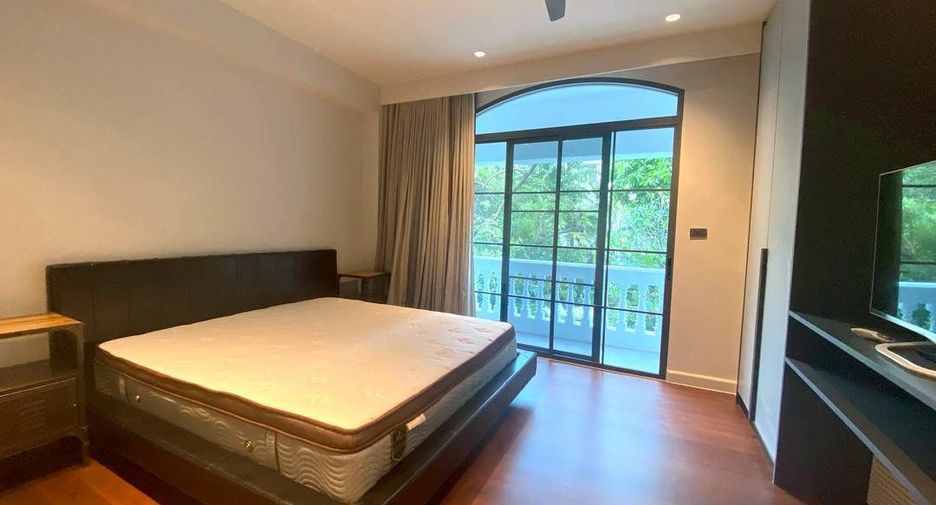 Casa adosada en alquiler de 4 habitaciones en Watthana, Bangkok