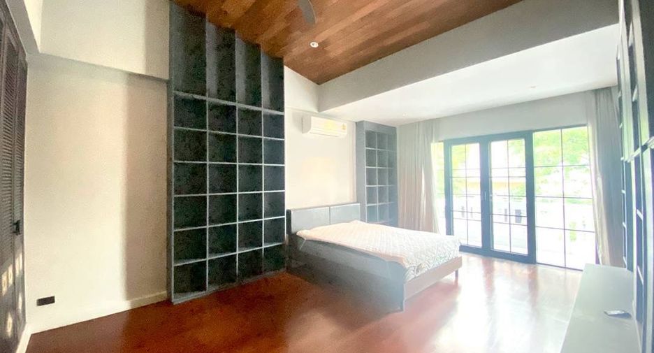 Casa adosada en alquiler de 4 habitaciones en Watthana, Bangkok