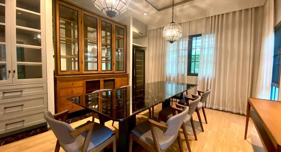 Casa adosada en alquiler de 4 habitaciones en Watthana, Bangkok