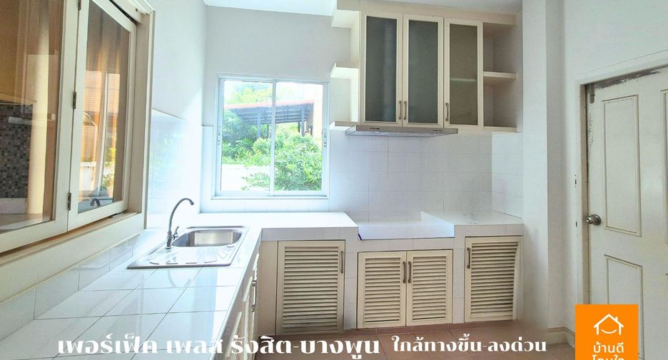 For sale 3 bedrooms house in Mueang Pathum Thani, Pathum Thani