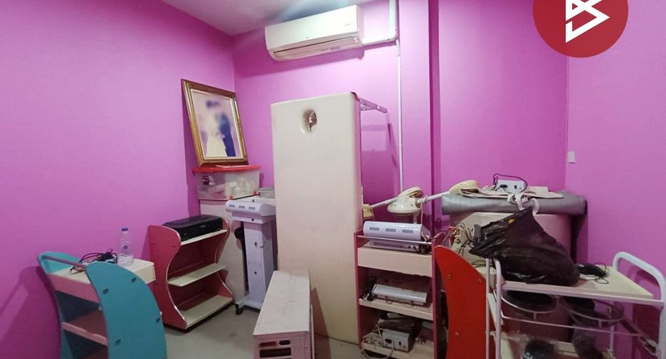 Casa adosada en venta de 6 habitaciones en Mueang Ratchaburi, Ratchaburi