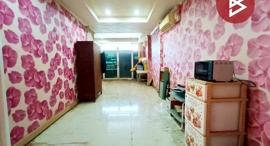 Casa adosada en venta de 6 habitaciones en Mueang Ratchaburi, Ratchaburi