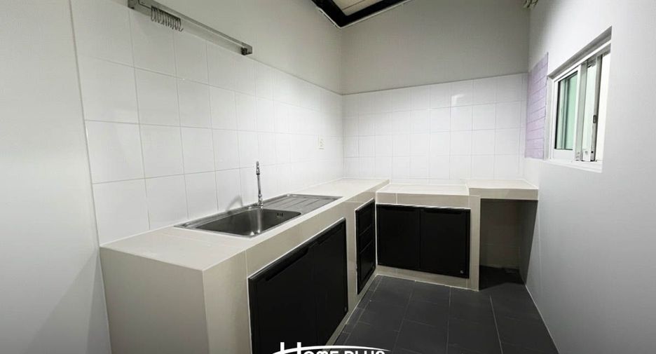 Casa adosada en venta de 3 habitaciones en Sam Phran, Nakhon Pathom