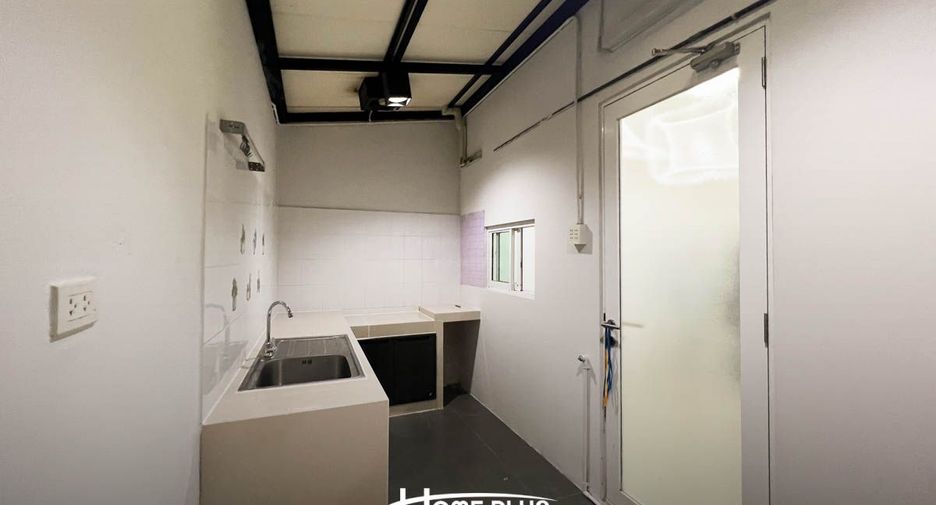 Casa adosada en venta de 3 habitaciones en Sam Phran, Nakhon Pathom
