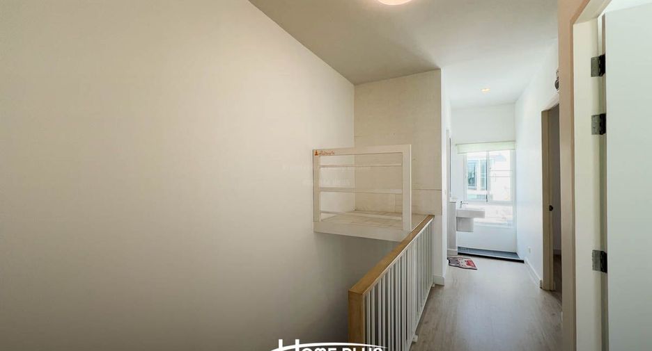 Casa adosada en venta de 3 habitaciones en Sam Phran, Nakhon Pathom