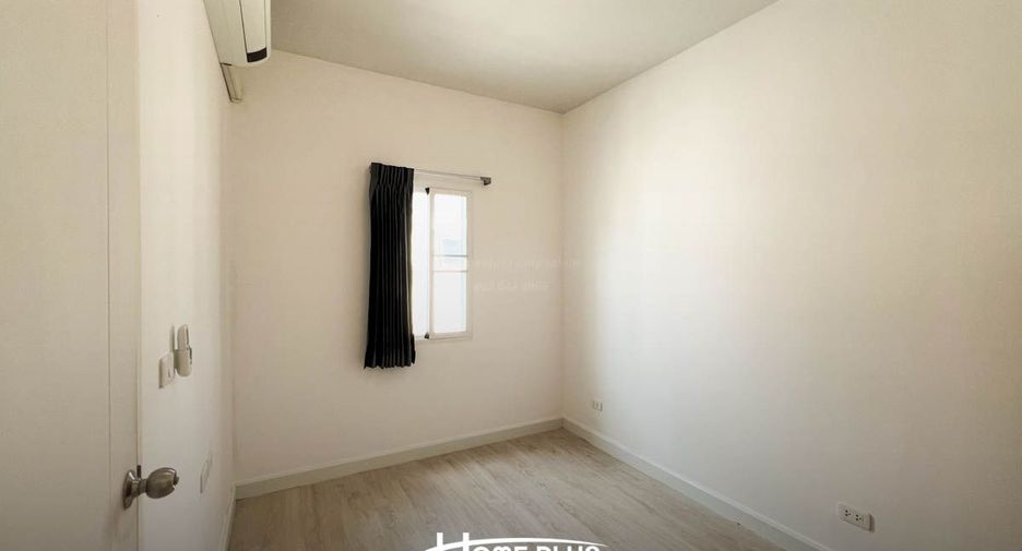 Casa adosada en venta de 3 habitaciones en Sam Phran, Nakhon Pathom