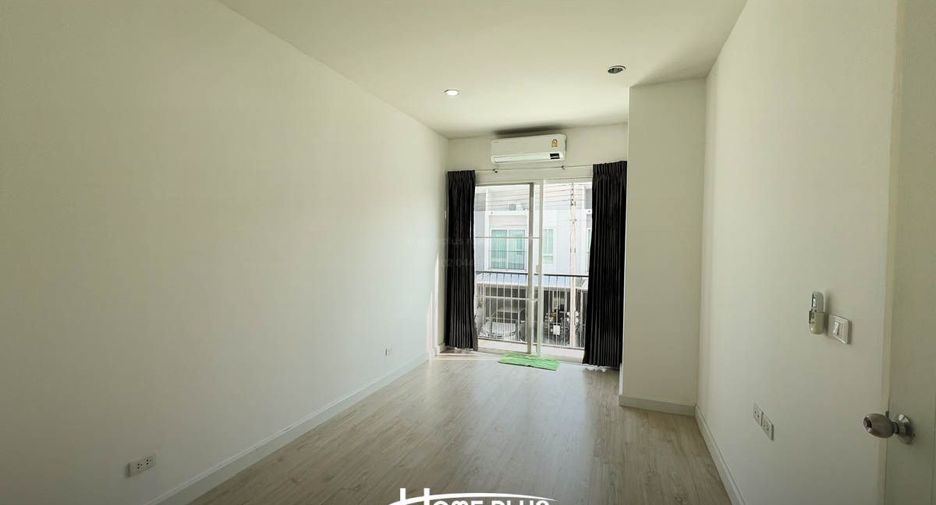 Casa adosada en venta de 3 habitaciones en Sam Phran, Nakhon Pathom