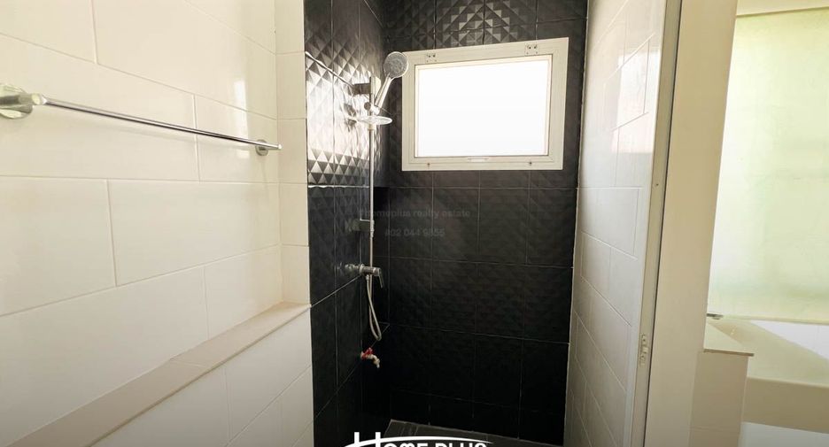 Casa adosada en venta de 3 habitaciones en Sam Phran, Nakhon Pathom