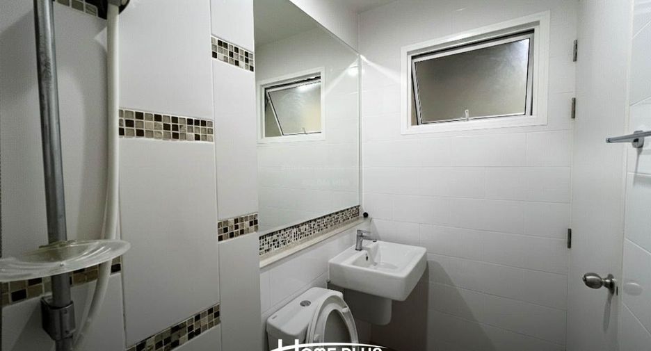 Casa adosada en venta de 3 habitaciones en Sam Phran, Nakhon Pathom