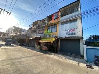 For sale 3 bedrooms retail Space in Phra Khanong, Bangkok