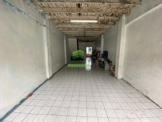 For sale 3 bedrooms retail Space in Phra Khanong, Bangkok