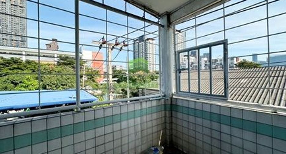 For sale 3 bedrooms retail Space in Phra Khanong, Bangkok