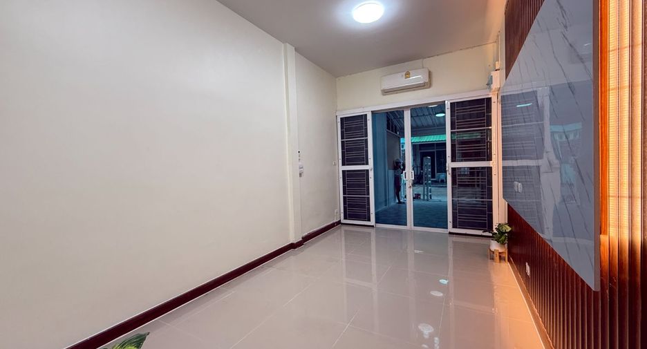 For sale 2 bedrooms townhouse in Mueang Samut Sakhon, Samut Sakhon