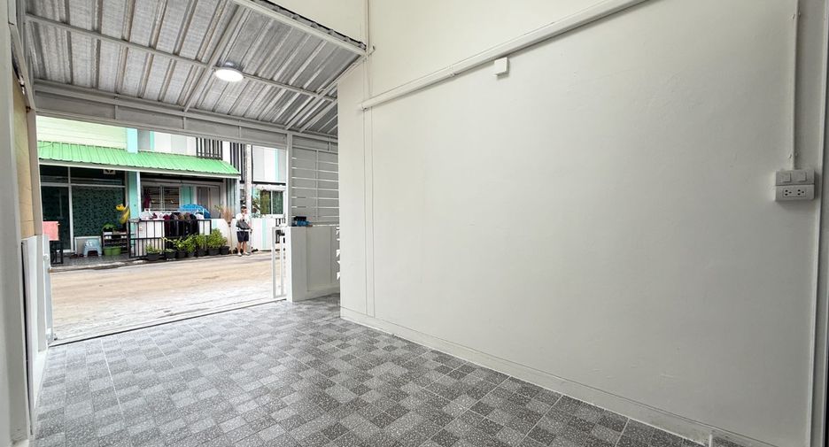 For sale 2 bedrooms townhouse in Mueang Samut Sakhon, Samut Sakhon
