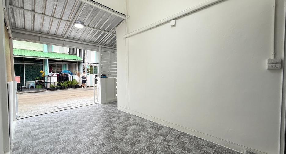 For sale 2 bedrooms townhouse in Mueang Samut Sakhon, Samut Sakhon