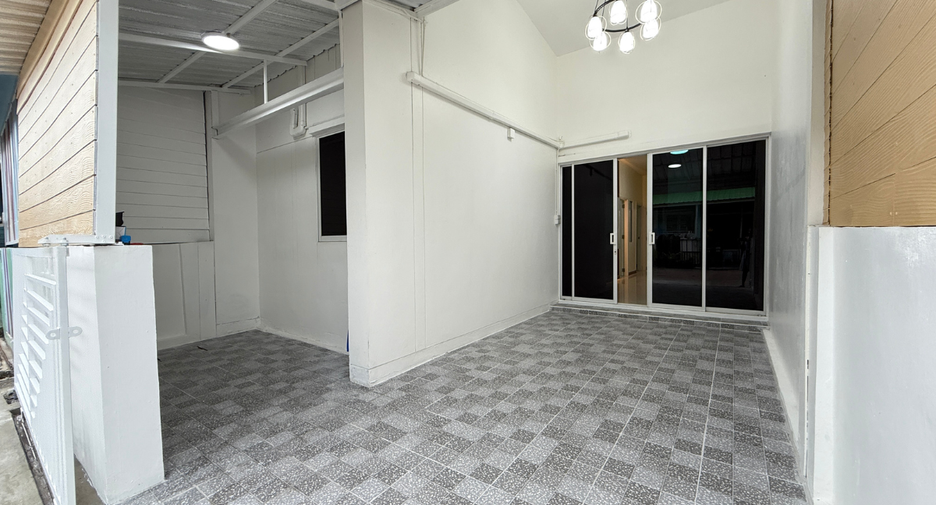 For sale 2 bedrooms townhouse in Mueang Samut Sakhon, Samut Sakhon