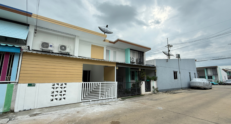 For sale 2 bedrooms townhouse in Mueang Samut Sakhon, Samut Sakhon