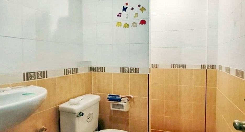 Casa adosada en venta de 4 habitaciones en Bang Na, Bangkok