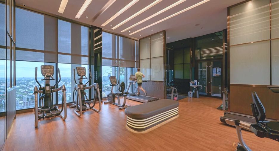 Condo en alquiler y en venta de 3 habitaciones en Watthana, Bangkok