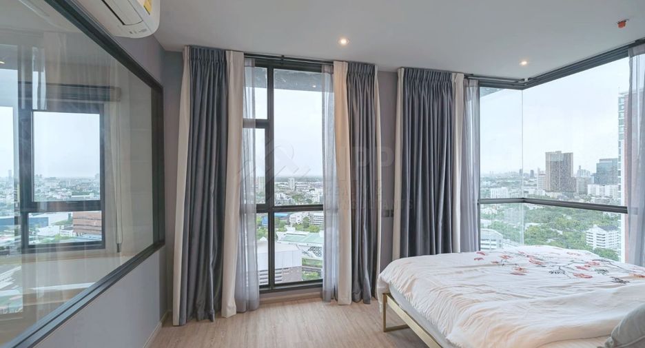 Condo en alquiler y en venta de 3 habitaciones en Watthana, Bangkok