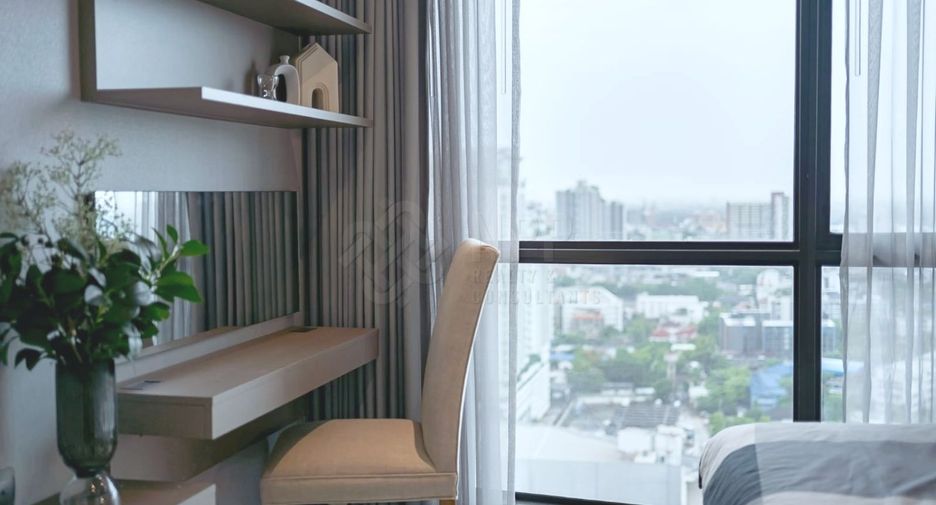Condo en alquiler y en venta de 3 habitaciones en Watthana, Bangkok