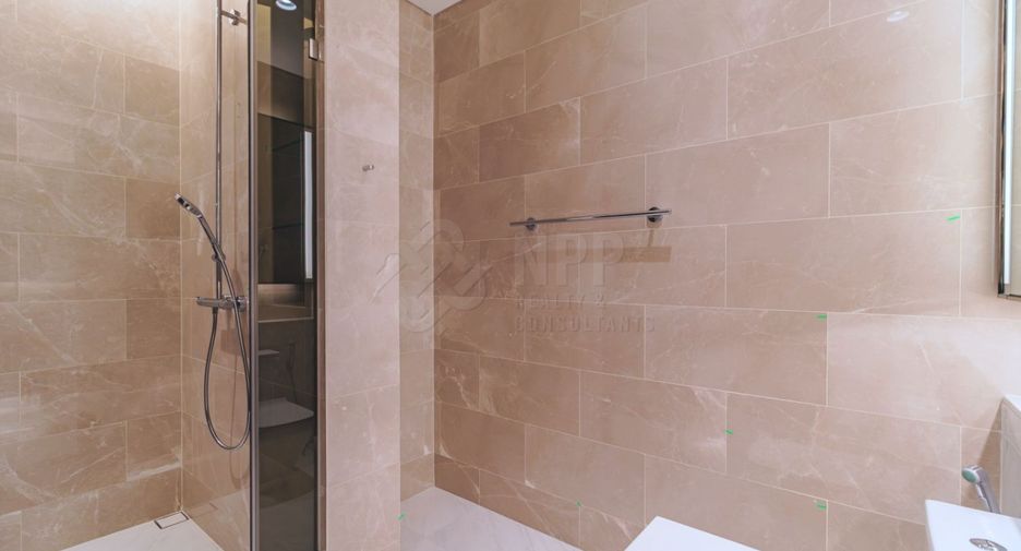 For rent and for sale 2 bedrooms condo in Pathum Wan, Bangkok