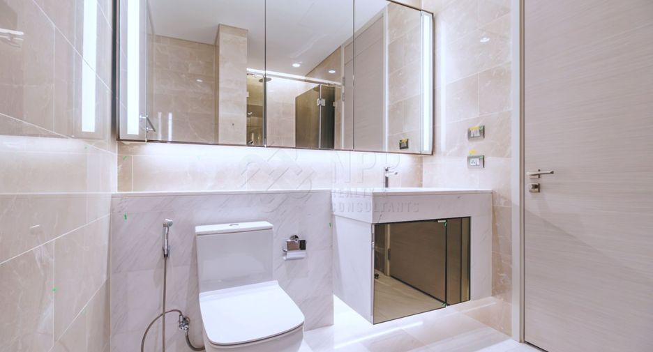 For rent and for sale 2 bedrooms condo in Pathum Wan, Bangkok