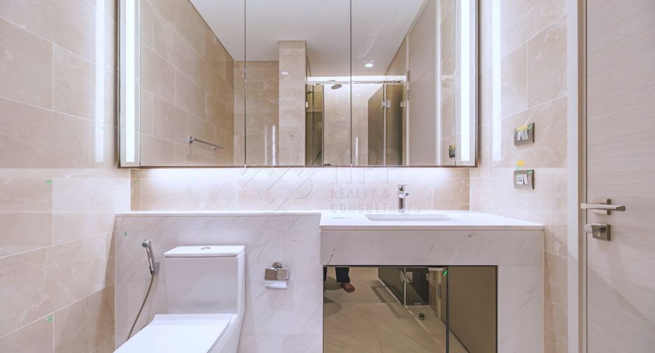 For rent and for sale 2 bedrooms condo in Pathum Wan, Bangkok