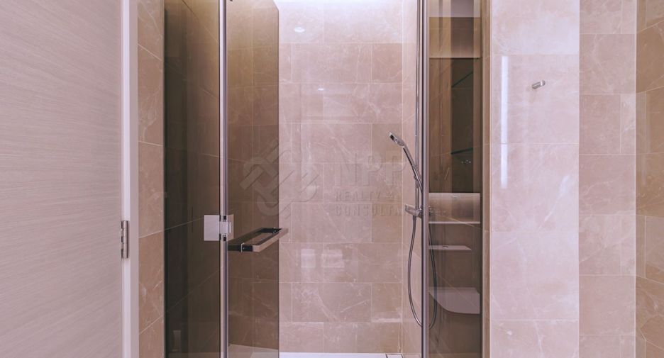 For rent and for sale 2 bedrooms condo in Pathum Wan, Bangkok