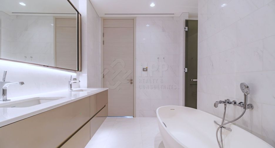 For rent and for sale 2 bedrooms condo in Pathum Wan, Bangkok