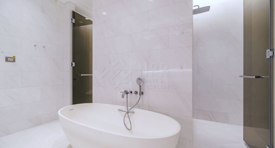 For rent and for sale 2 bedrooms condo in Pathum Wan, Bangkok