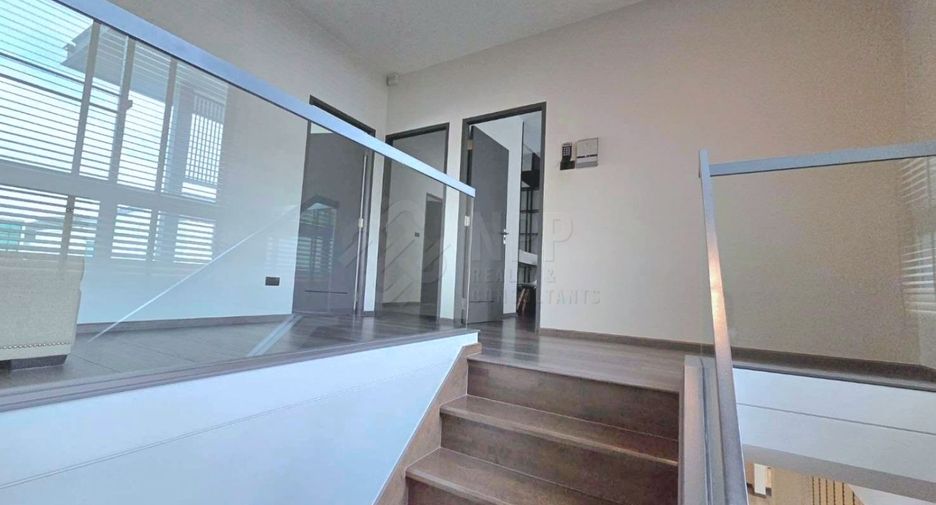 Casa en alquiler de 3 habitaciones en Bang Phli, Samut Prakan