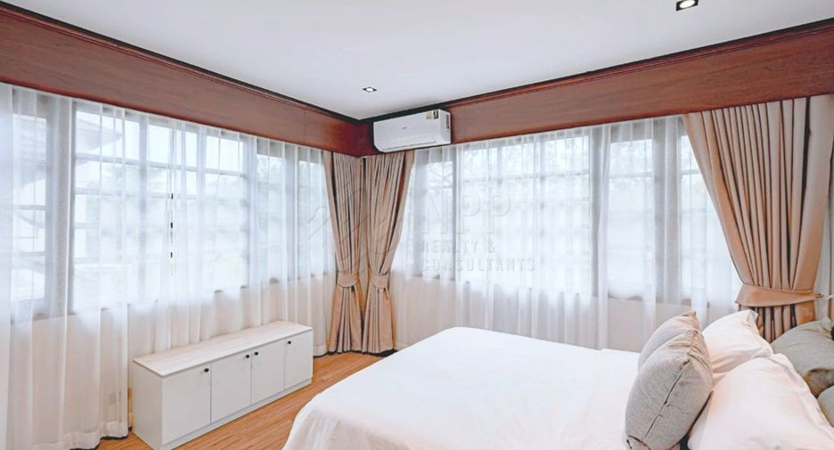Casa en alquiler y en venta de 5 habitaciones en Khlong Toei, Bangkok