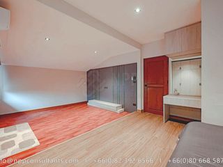 Casa en alquiler y en venta de 5 habitaciones en Khlong Toei, Bangkok