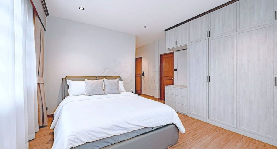 Casa en alquiler y en venta de 5 habitaciones en Khlong Toei, Bangkok