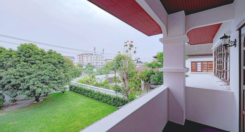 Casa en alquiler y en venta de 5 habitaciones en Khlong Toei, Bangkok