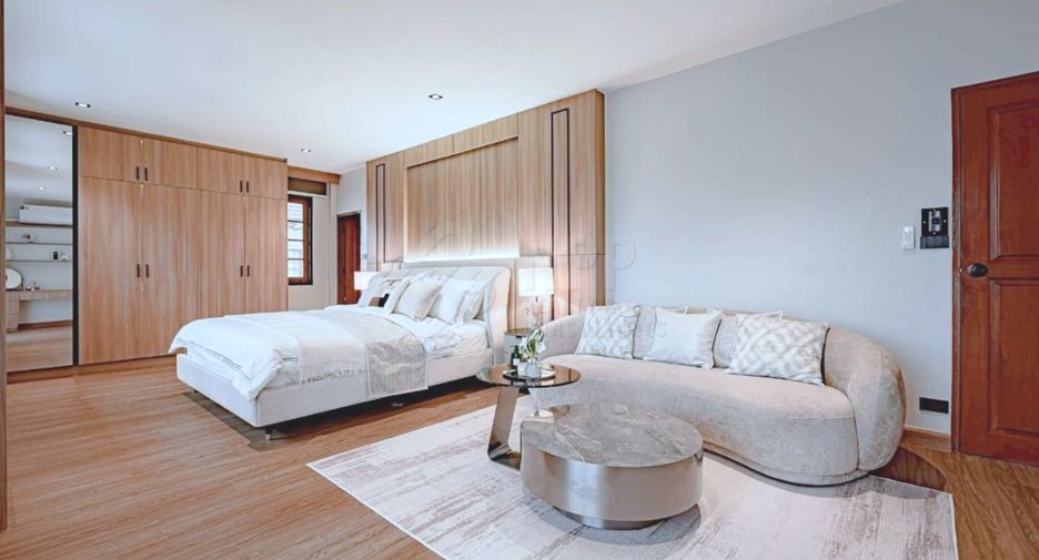 Casa en alquiler y en venta de 5 habitaciones en Khlong Toei, Bangkok