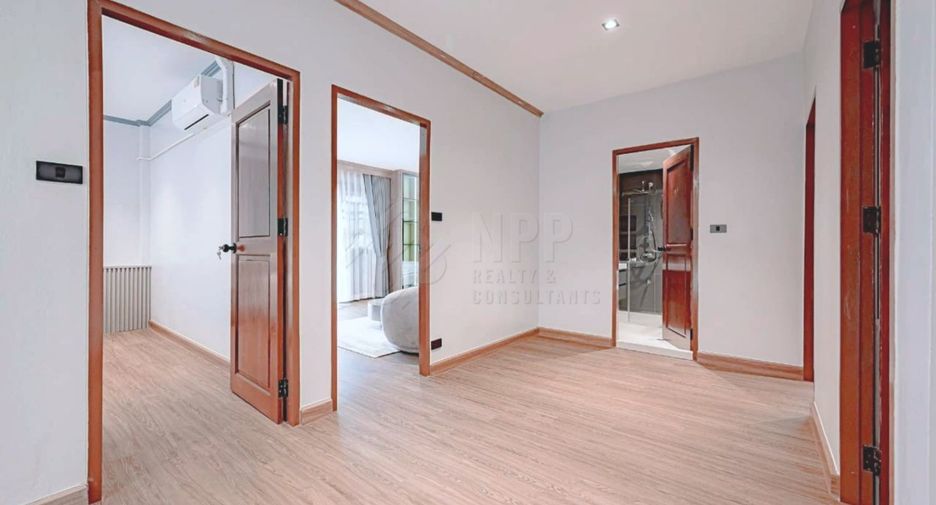 Casa en alquiler y en venta de 5 habitaciones en Khlong Toei, Bangkok