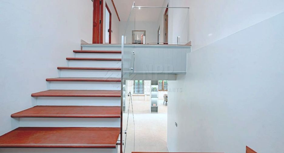 Casa en alquiler y en venta de 5 habitaciones en Khlong Toei, Bangkok
